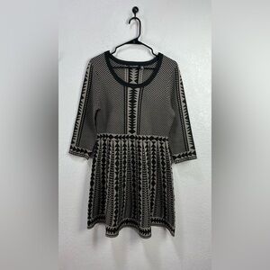 NINA LEONARD BLACK and TAN CHECKED GEO PRINT KNIT SWEATER DRESSES Sz L Chic Wear